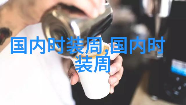 毛线半身围巾+短袖棉布背心+牛仔裙/长裙